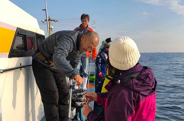 東京湾で10万円分の フグ を釣って特別コースにしてもらう